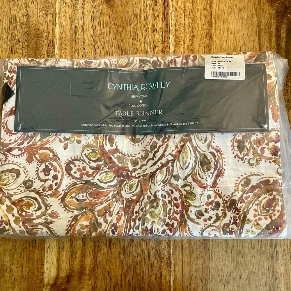 Cynthia Rowley Elegant Brown and Gold Paisley Table Runner - Picture 2 of 5